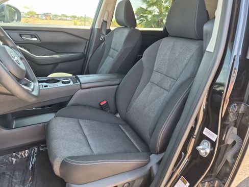 Used 2024 Nissan Rogue SV AWD/4WD image 18