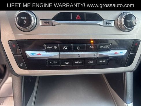 Used 2022 Ford Explorer XLT w/ XLT Sport Appearance Package AWD/4WD image 18