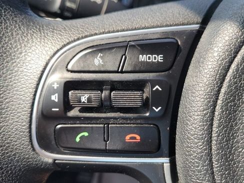 Used 2018 Kia Niro LX FWD image 36