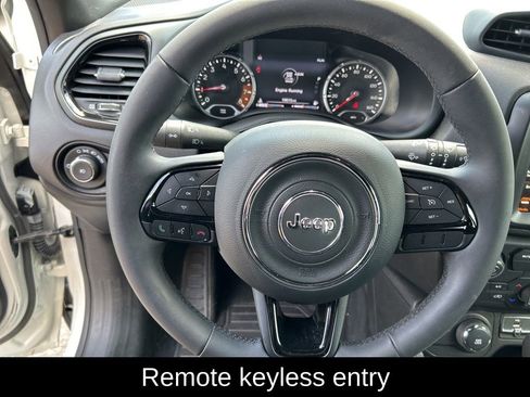 Certified 2022 Jeep Renegade Altitude image 19