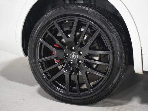 Certified 2022 Maserati Levante GT image 17