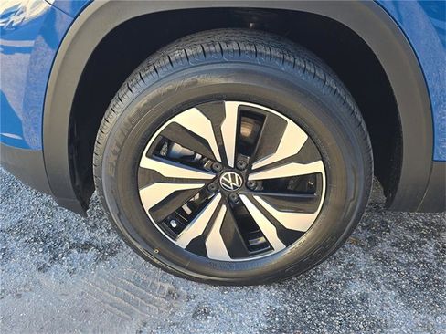 Used 2025 Volkswagen Atlas SE image 6