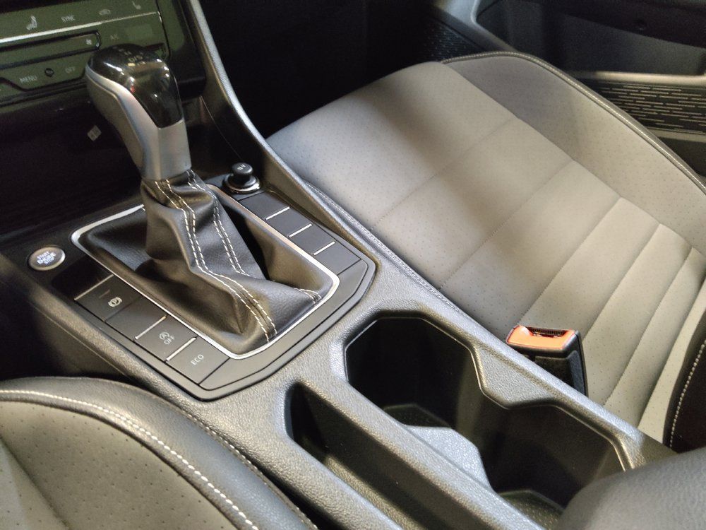 Used 2025 Volkswagen Jetta SE FWD image 26