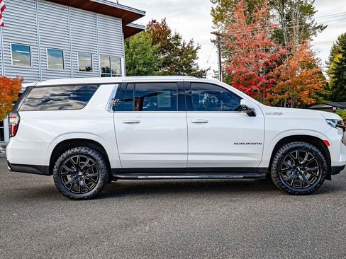 Used 2022 Chevrolet Suburban High Country image 2