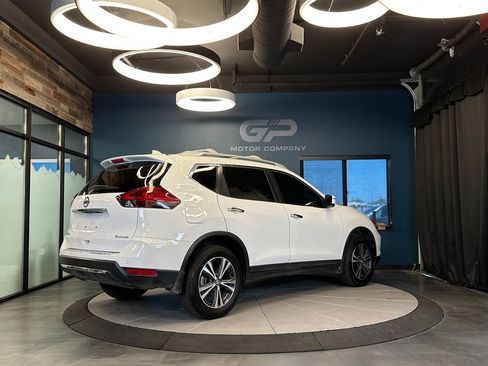 Used 2019 Nissan Rogue SV w/ Premium Package AWD/4WD image 3