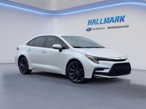 Used 2025 Toyota Corolla SE FWD image 1