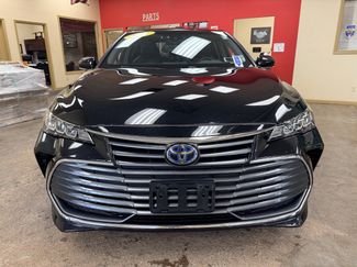 Used 2022 Toyota Avalon XLE w/ Moonroof Package FWD video 2