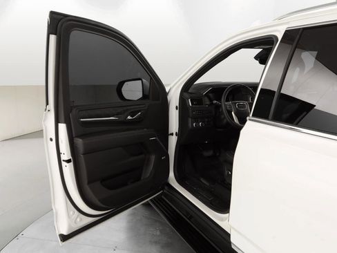 Used 2023 GMC Yukon XL Denali w/ Denali Reserve Package AWD/4WD image 11