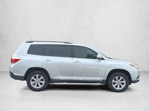 Used 2013 Toyota Highlander FWD image 4