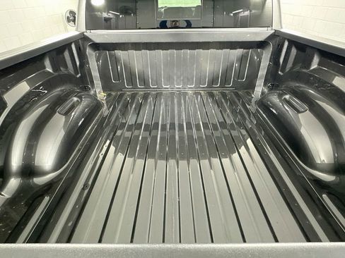 New 2026 RAM 1500 4x4 Crew Cab image 21