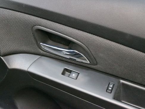 Used 2015 Chevrolet Cruze LT FWD image 9