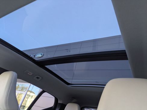 Used 2024 Volvo XC40 B5 Plus w/ Protection Package Premier image 24