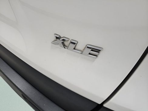 Used 2019 Toyota RAV4 XLE Premium image 13