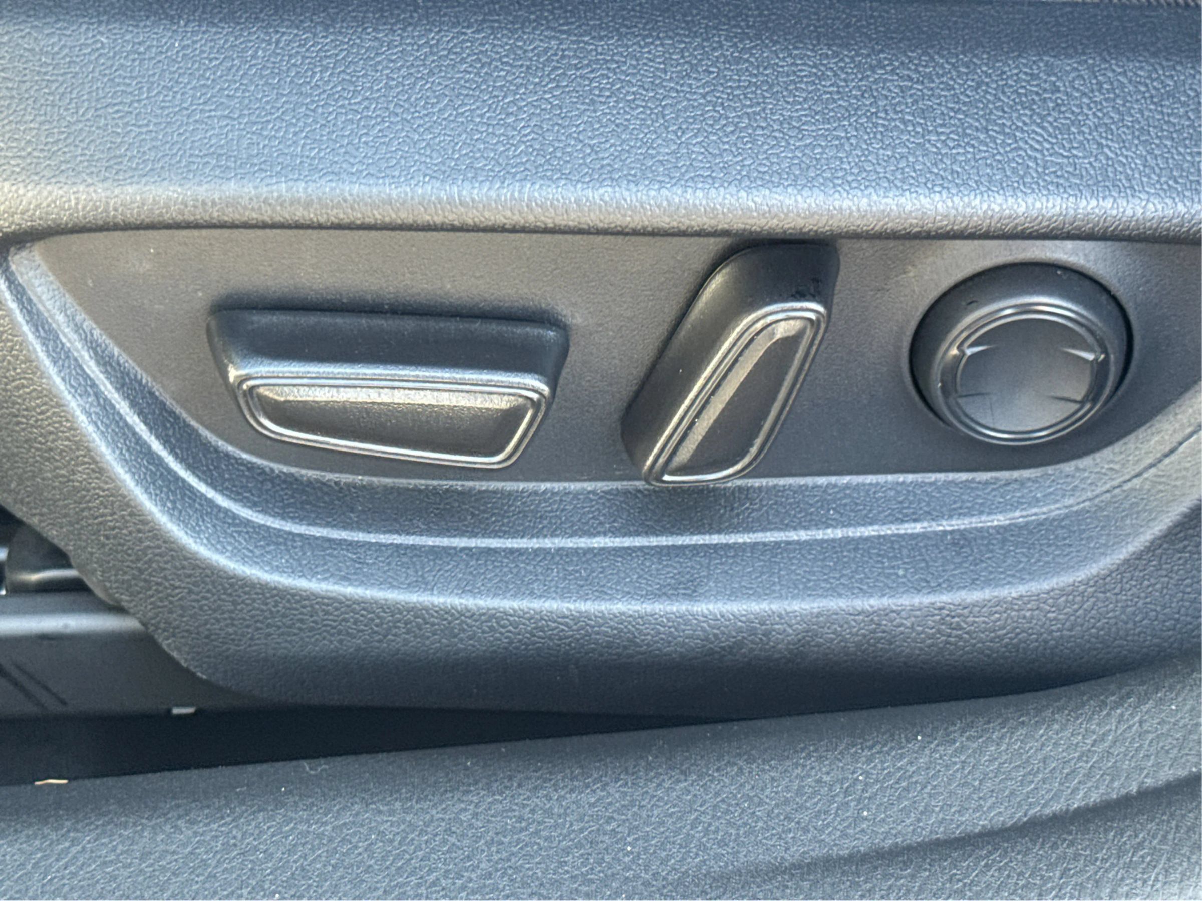 Used 2025 Toyota Camry LE FWD image 39