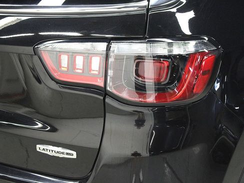Certified 2022 Jeep Compass Latitude w/ Sun and Sound Group AWD/4WD image 40
