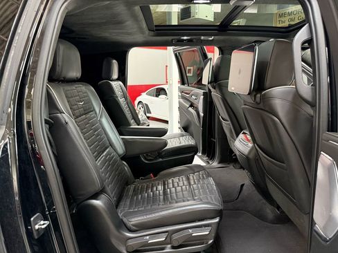 Used 2022 Cadillac Escalade ESV Sport Platinum image 24