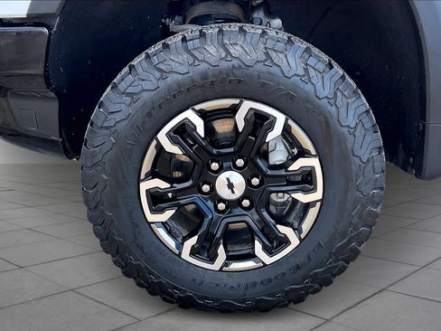 Used 2022 Chevrolet Silverado 1500 ZR2 w/ Technology Package image 11