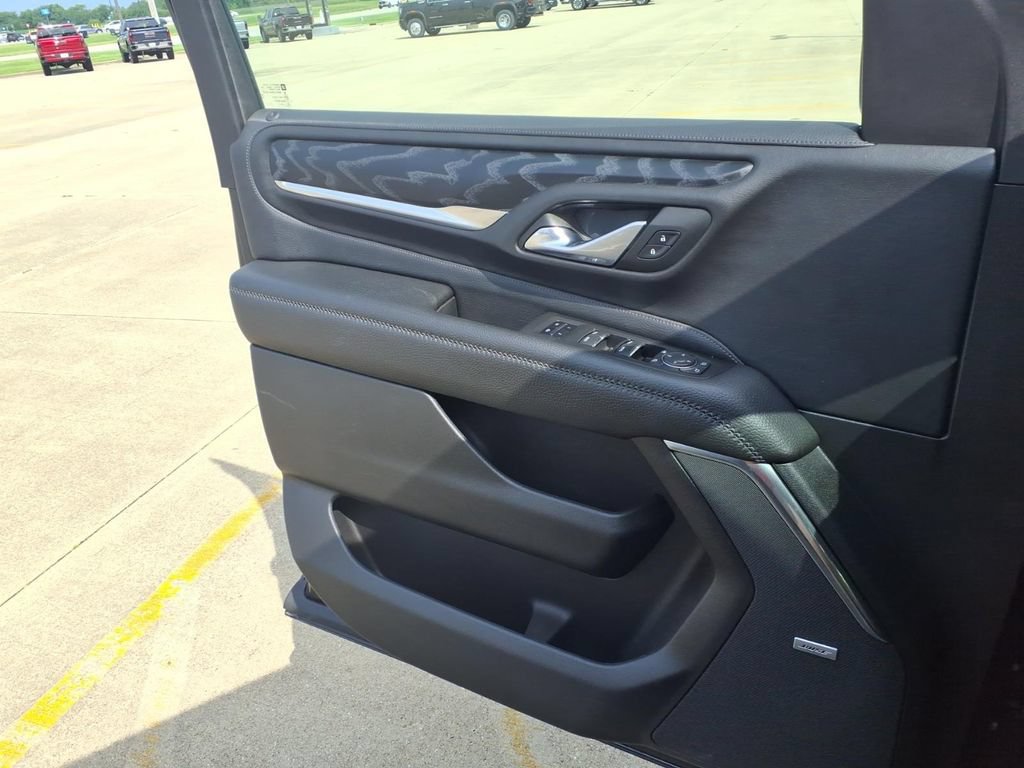 Used 2023 GMC Yukon Denali AWD/4WD image 16