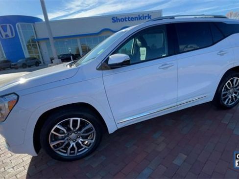 Used 2024 GMC Terrain Denali w/ Denali Premium Package image 6