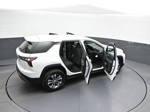 Used 2025 Chevrolet Equinox LT FWD image 43