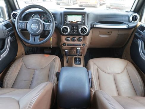 Used 2016 Jeep Wrangler Unlimited Rubicon w/ Connectivity Group AWD/4WD image 16