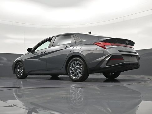 Used 2024 Hyundai Elantra SEL FWD image 27