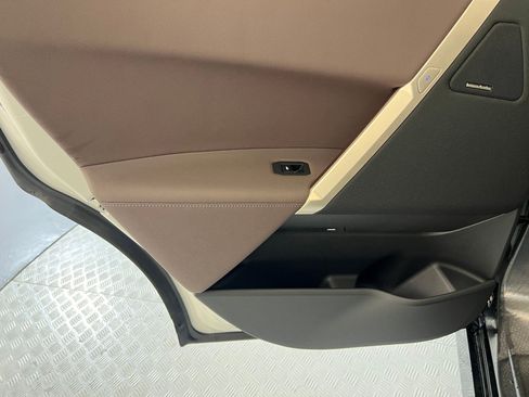 New 2026 BMW iX xDrive60 image 33