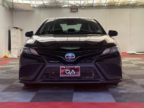 Used 2021 Toyota Camry SE FWD image 2