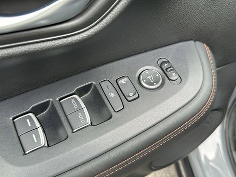 Used 2025 Honda HR-V Sport image 12