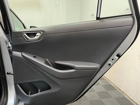 Used 2020 Hyundai Ioniq SE FWD image 15