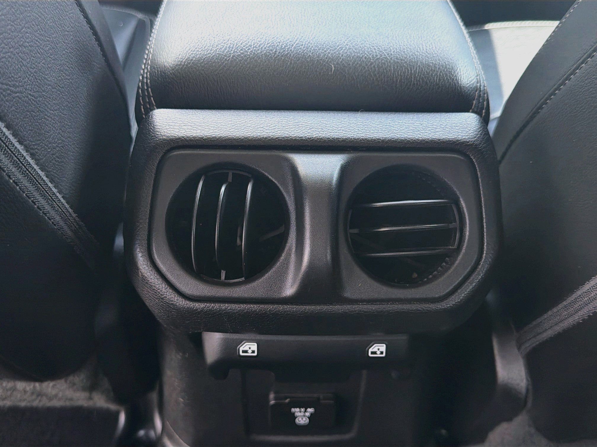 Used 2022 Jeep Wrangler Unlimited Sahara AWD/4WD image 28