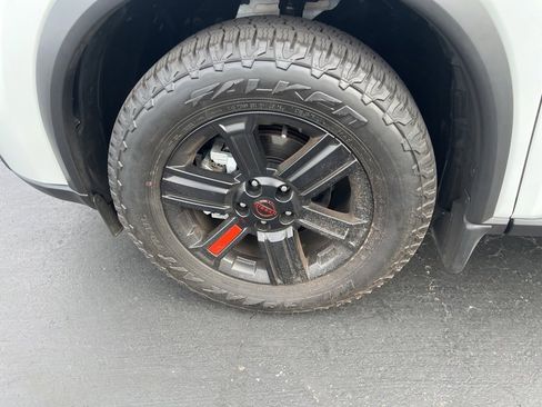 Used 2025 Nissan Rogue SV image 10