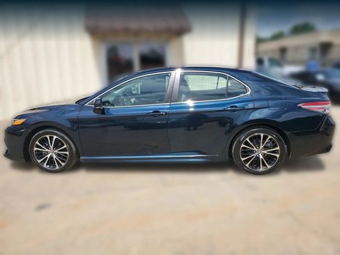 Used 2018 Toyota Camry SE w/ Convenience Package FWD image 8