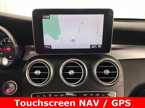 Used 2018 Mercedes-Benz GLC 300 4MATIC image 3
