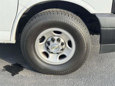 Used 2018 Chevrolet Express 2500 w/ Driver Convenience Package image 24