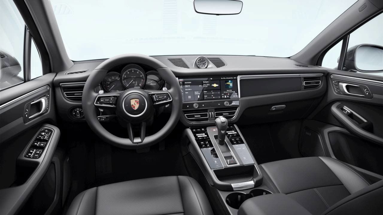 Certified 2026 Porsche Macan AWD/4WD image 3