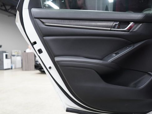 Used 2021 Honda Accord Touring image 13