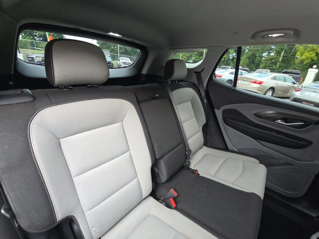 Used 2022 GMC Terrain SLE w/ Driver Convenience Package FWD image 16
