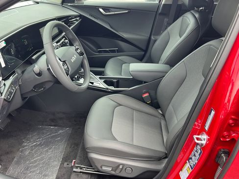 Certified 2025 Kia Niro EX FWD image 9