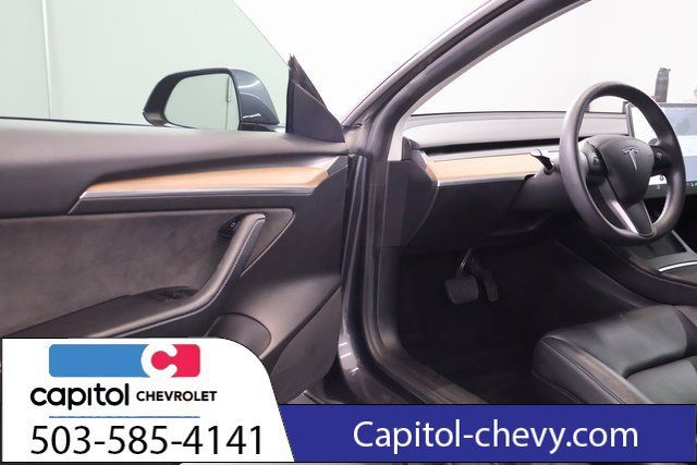 Used 2021 Tesla Model 3 Standard Range Plus RWD image 9