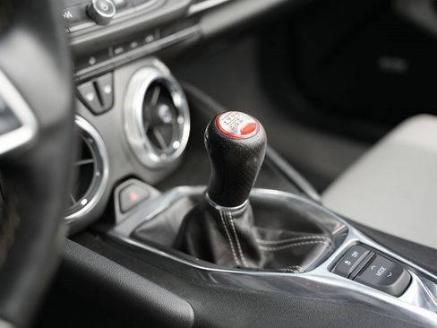 Used 2022 Chevrolet Camaro LT w/ Technology Package image 7