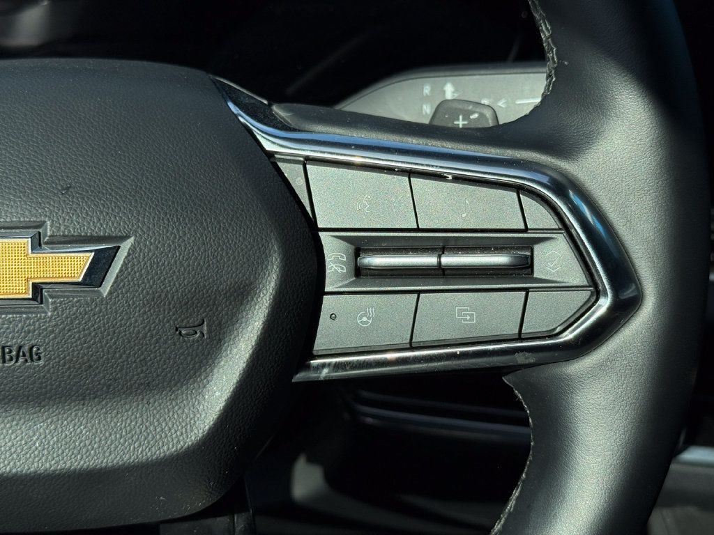 Used 2026 Chevrolet Equinox LT AWD/4WD image 9