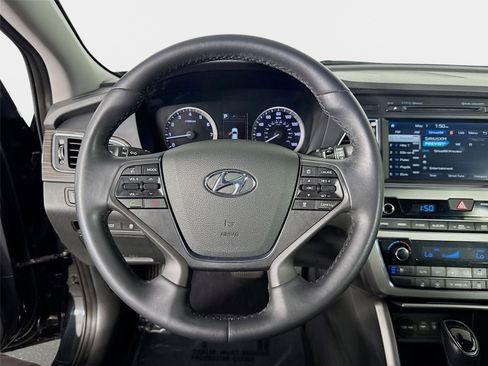Used 2015 Hyundai Sonata Limited w/ Option Group 06 FWD image 12