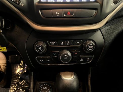 Used 2016 Jeep Cherokee 75th Anniversary image 19