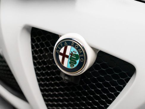 Used 2015 Alfa Romeo 4C Coupe w/ Leather Interior Group image 21