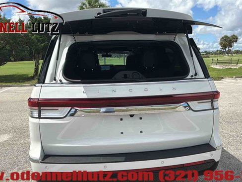 Used 2024 Lincoln Navigator L Reserve AWD/4WD image 10