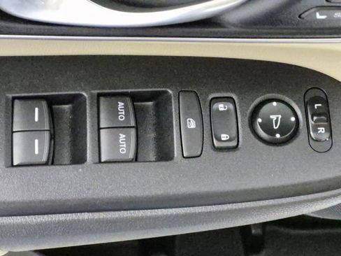 Used 2018 Honda CR-V Touring image 14