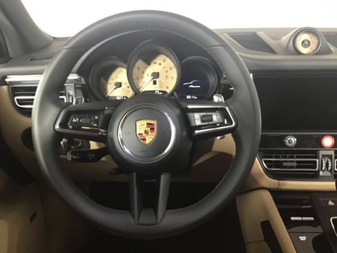 Certified 2026 Porsche Macan AWD/4WD image 23