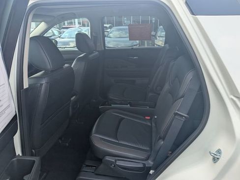 Certified 2023 Nissan Pathfinder SL w/ SL Premium Package AWD/4WD image 9
