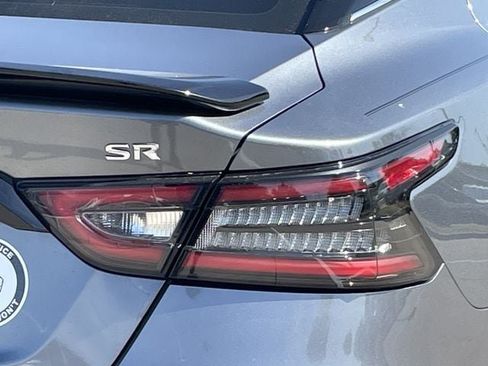Used 2023 Nissan Maxima SR w/ Sport Mat Group FWD image 6